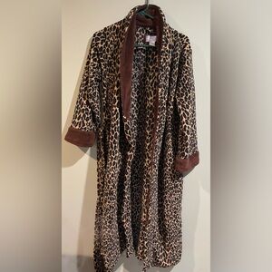 Oscar de la Renta Leopard Print Robe with Brown Accents